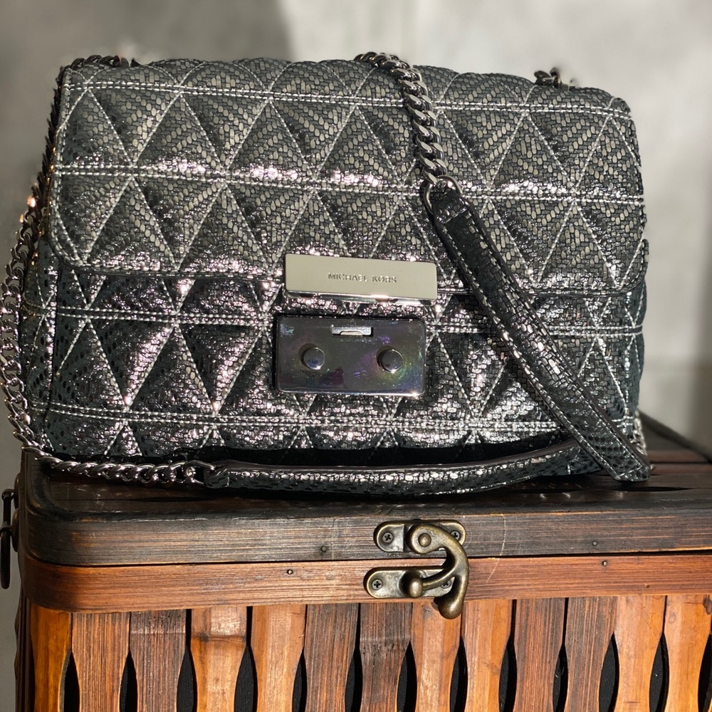 silver michael kors bag - Picture 4 of 8